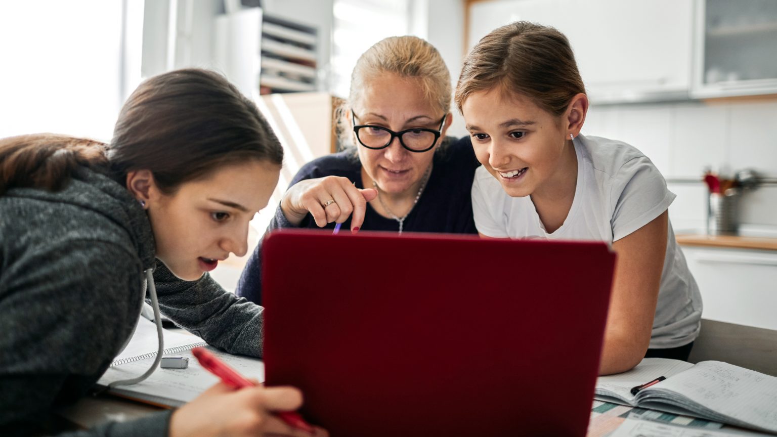 Microsoft compró Two Hat, una empresa de moderación de contenido