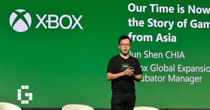 Jun Shen Chia em apresentação na Gamescom Ásia